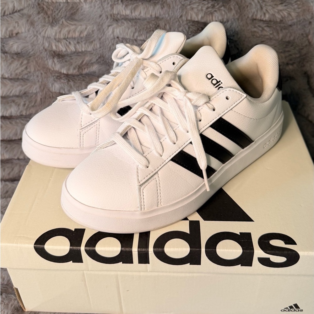 Adidas Cloudfoam Comfort Classic White and Black Sneakers